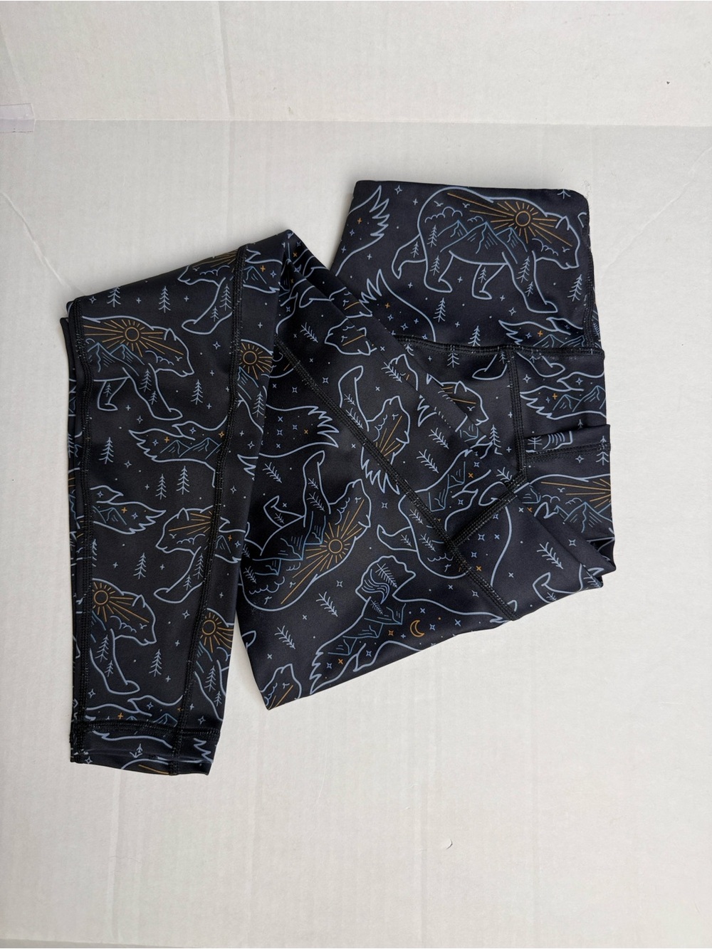 Constantly Varied Gear leggings w/bear & mountain lion print Women’s XS | a